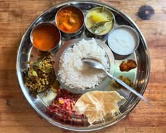 【本格インドカレーとチーズナン】ビルゴロカリキッチン【港区 入船】