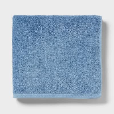 Room Essentials Everyday Bath Towel, Quilt Blue