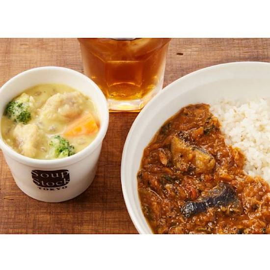 北海道産とうもろこしと鶏肉のシチューと揚げ茄子とほうれん草の鯖カレーのセット