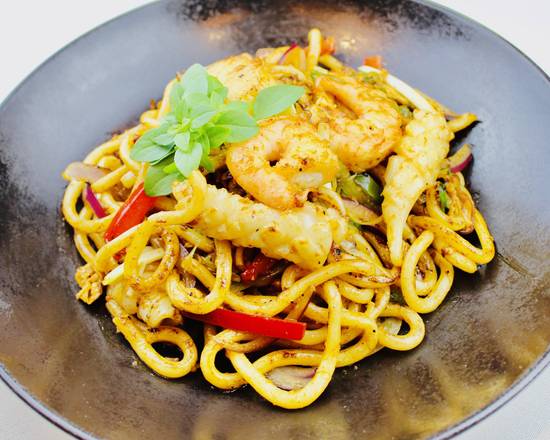 三鲜炒乌冬 Stir Fried Japanese Udon Noodles with Mixed Seafood