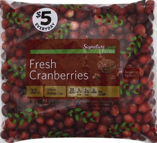 Order Signature Farms · Fresh Cranberries (32 oz) food online from Safeway store, Eureka on bringmethat.com