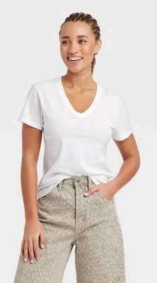 Universal Thread Short Sleeve V-Neck T-Shirt, Women, S, White