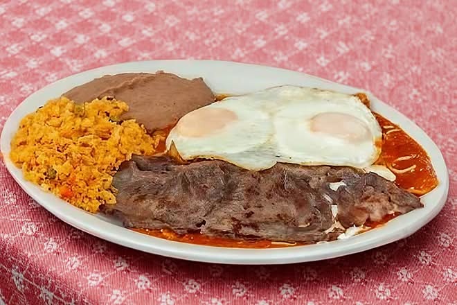 Chilaquiles with meat