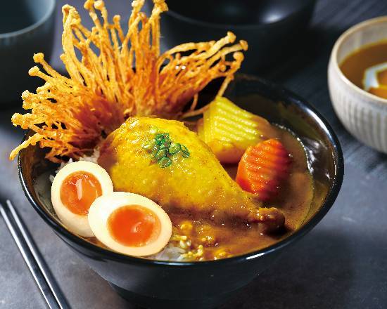 咖哩雞腿飯 Chicken Drumstick Rice with Over Medium Egg and Curry