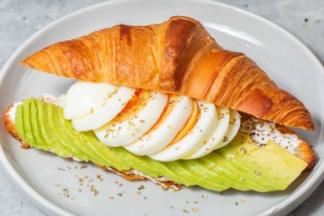 酪梨雞蛋可頌｜Avocado & Egg Croissant