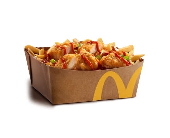 Poutine au poulet Buffalo épicé croust, format classique [1010.0 Cal]