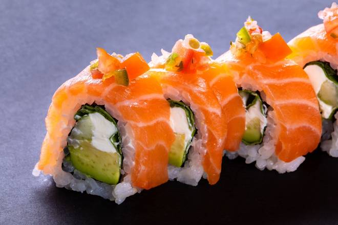 (a009) Veggie Salmon Ceviche Roll