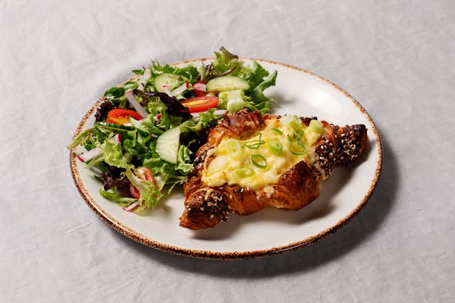 Scrambled Egg & Gruyère Croissant Sandwich