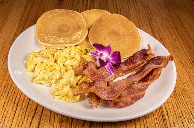 Pancakes Huev Bacon