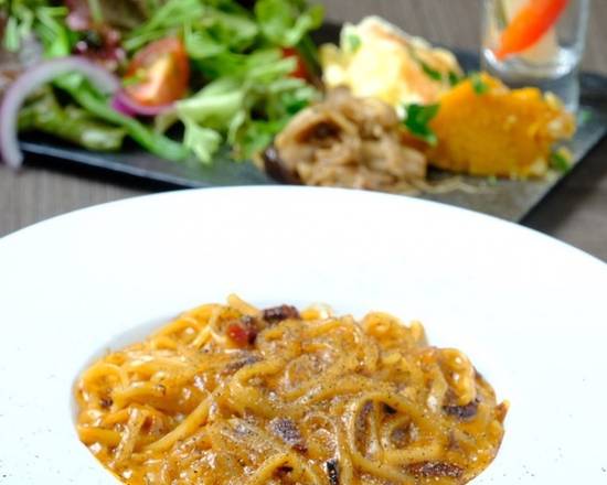 カルボナーラページ 素材の旨みひきたつパスタソース 卵黄とチーズのカルボナーラ