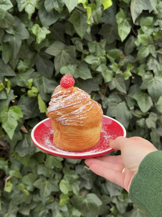 Cruffin Vanilla & Berries