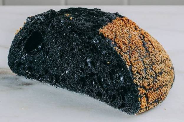 Meio pão carvão activado