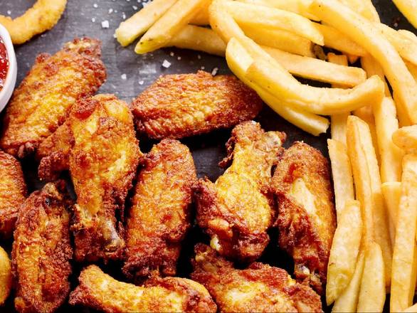 LA WINGS WITH FRIES