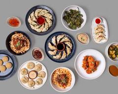 NANUH Noodles and Dumplings am Stern