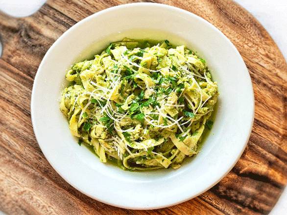FETTUCCINE WITH PESTO AND CLAMS