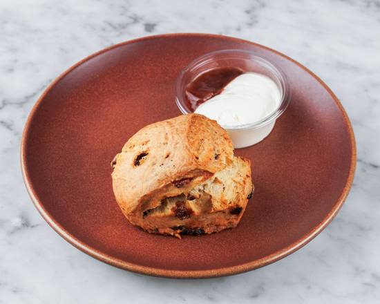 Scone met clotted cream en jam