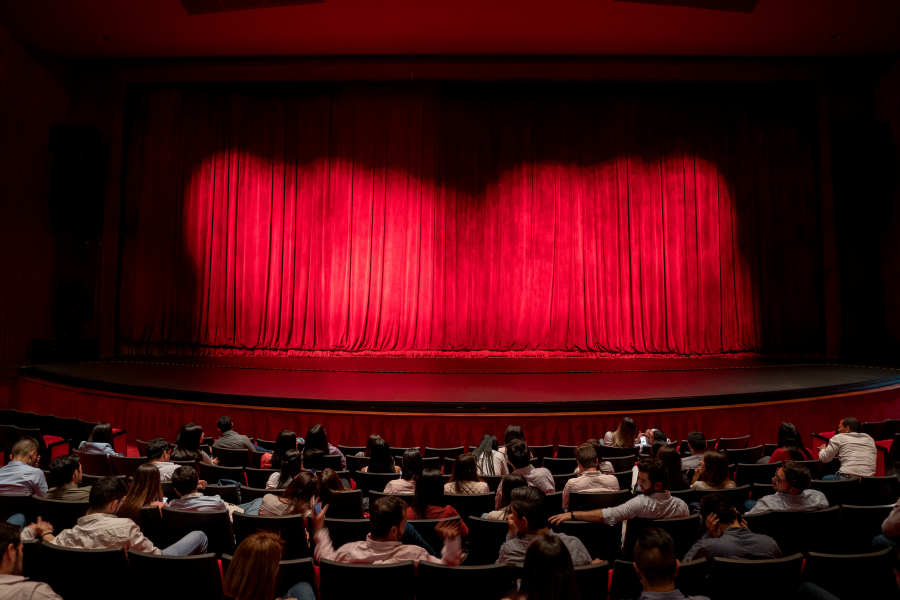 Gente en el teatro en Zona Rosa