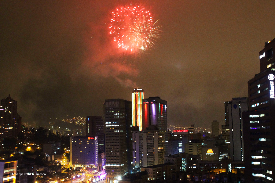 Fuegos artificiales en el Centro Internacional, Bogotá 