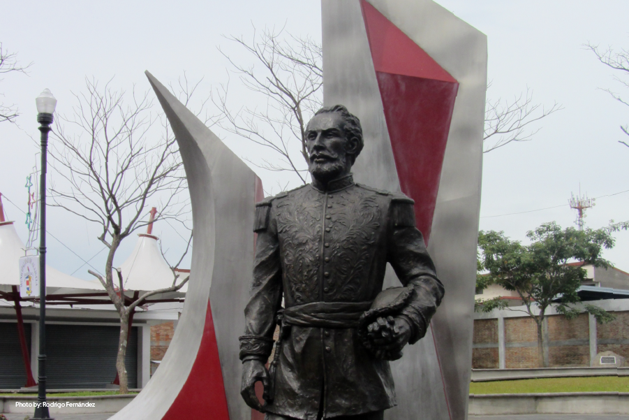 Escultura en Parque General Tomás Guardia, Alajuela.
