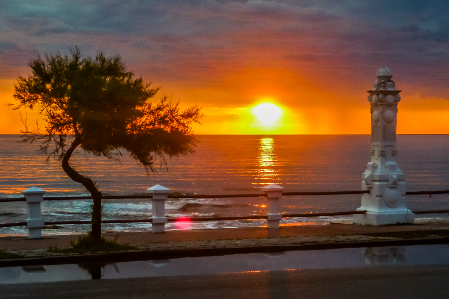 Rambla de Piriápolis al atardecer