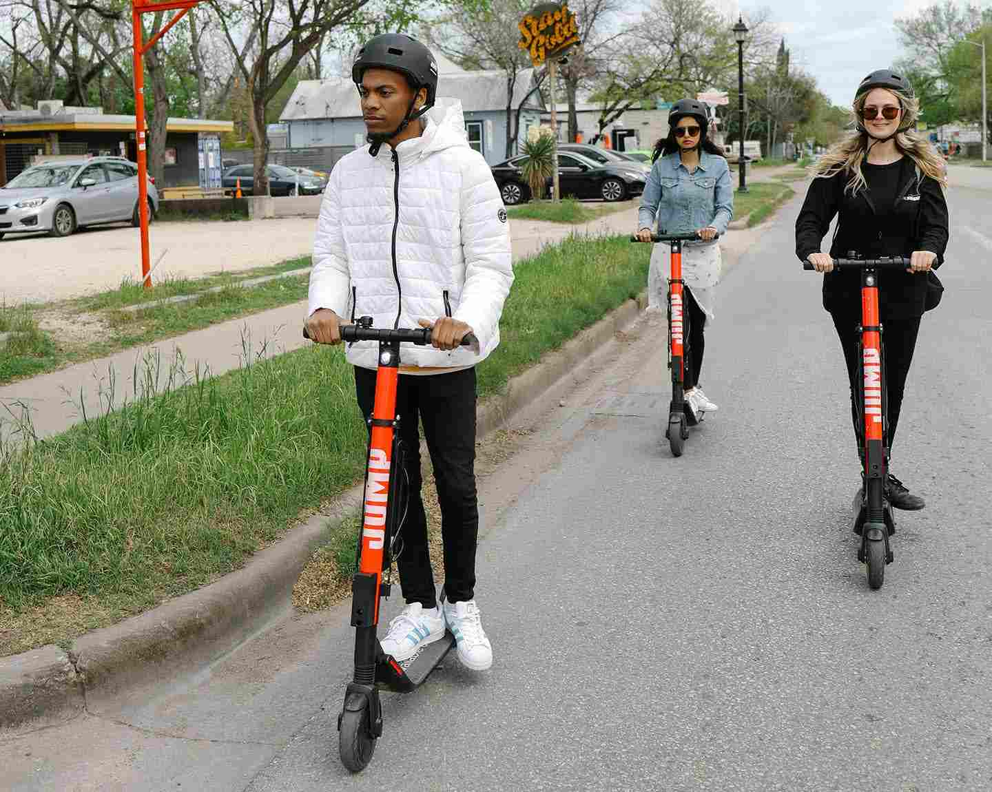 Los patinetes están listos para que puedas usarlos de forma segura