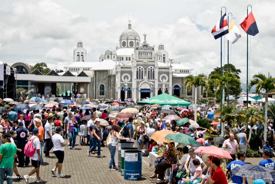 Personas durante La Romería de la Virgen de los Ángeles, en Costa Rica