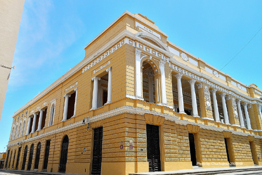 Fachada del teatro Jose Peón Contreras en Mérida
