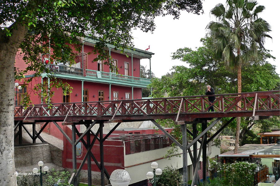 Puente de los Suspiros en el distrito de Barranco