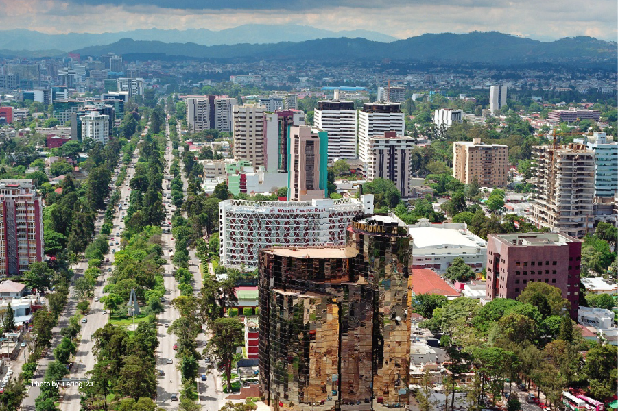Vista aérea de la Avenida Reforma de la Ciudad de Guatemala