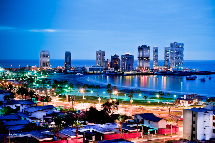Playa Cavancha de noche