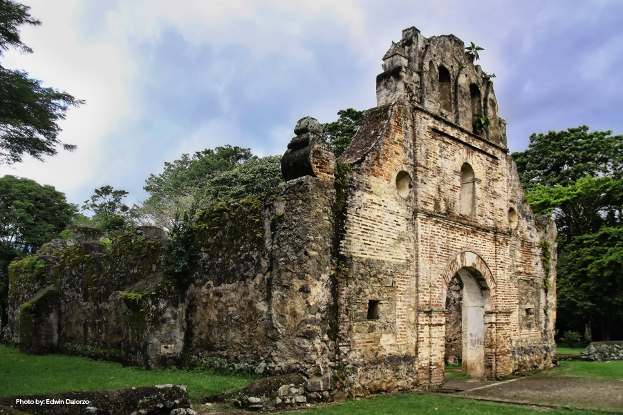Fachada de las Ruinas de Ujarrás