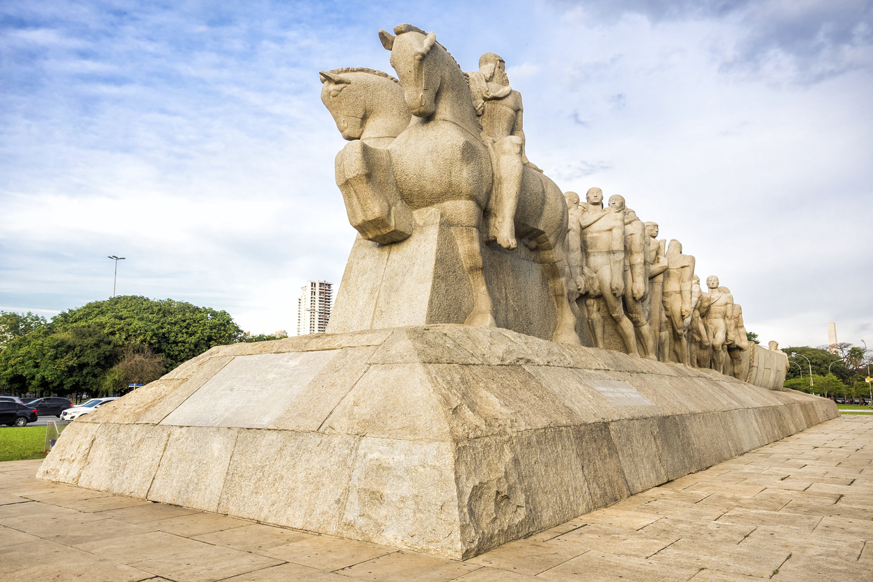 Monumento às Bandeiras
