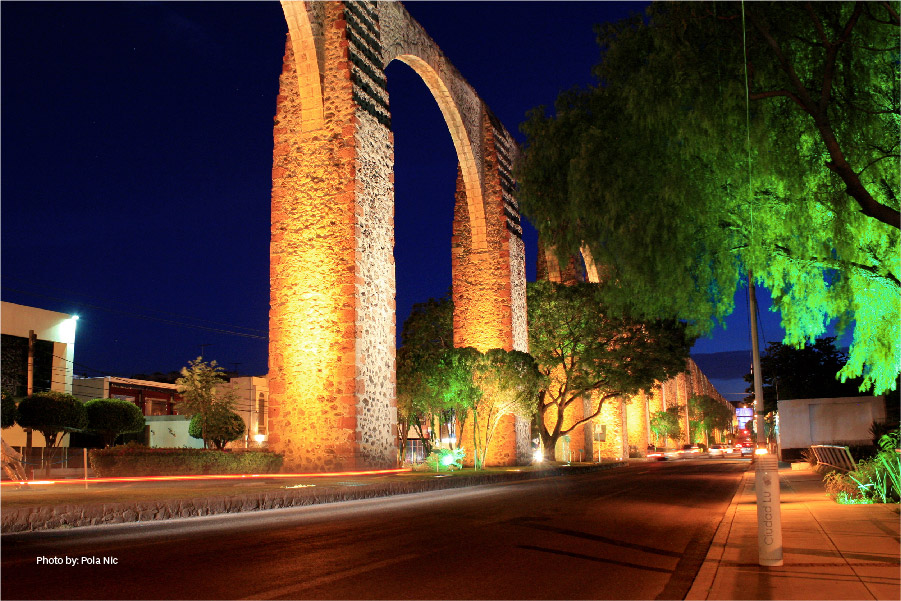Tomarse una foto en el Acueducto es una de las cosas que hacer en queretaro