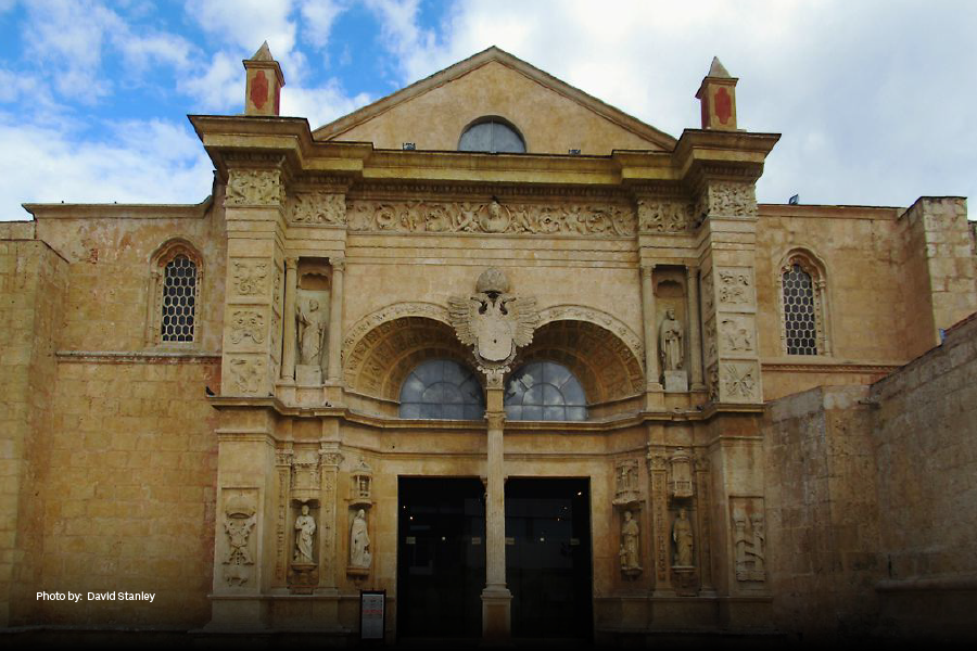 Vista frontal de Catedral Primada de América