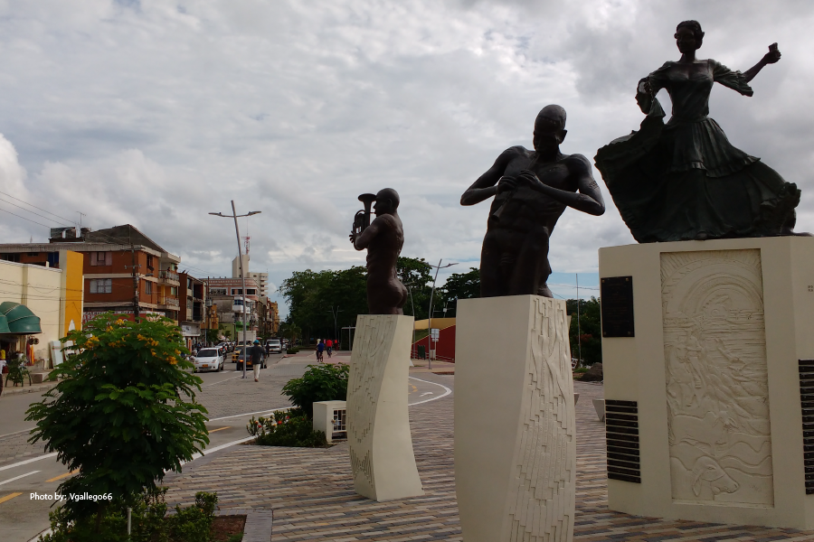 Estatuas en la plaza cultural del Sinú