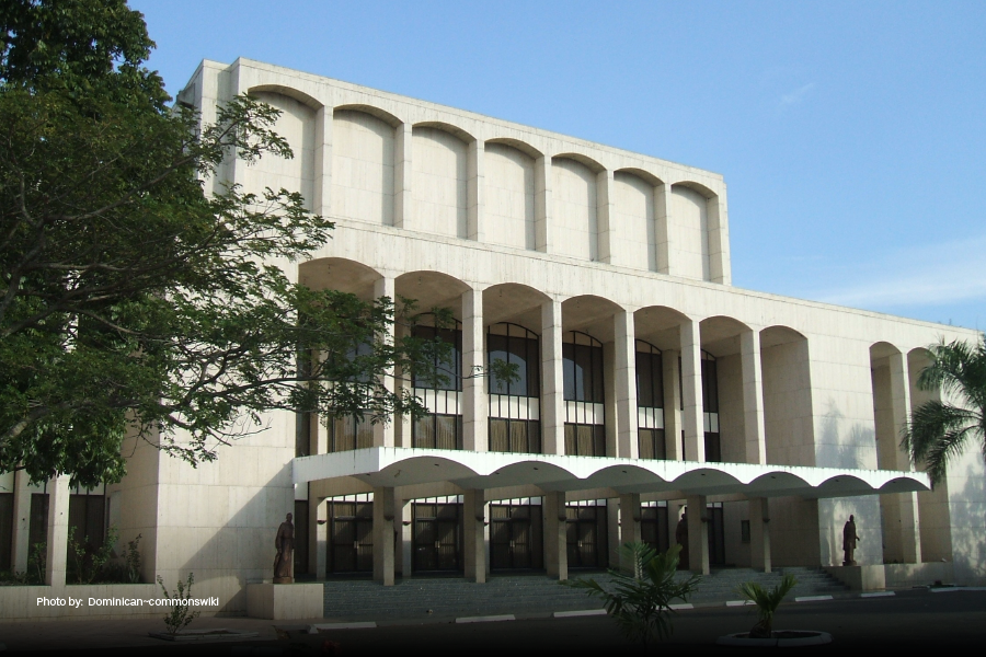 Vista de Exteriores del Gran Teatro del Cibao