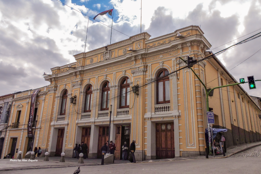 Fachada del Teatro Municipal Alberto Saavedra Pérez