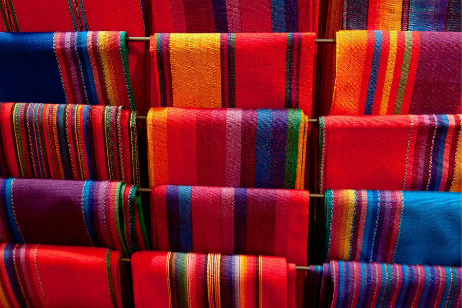 Tela en el Mercado Artesenal la Mariscal